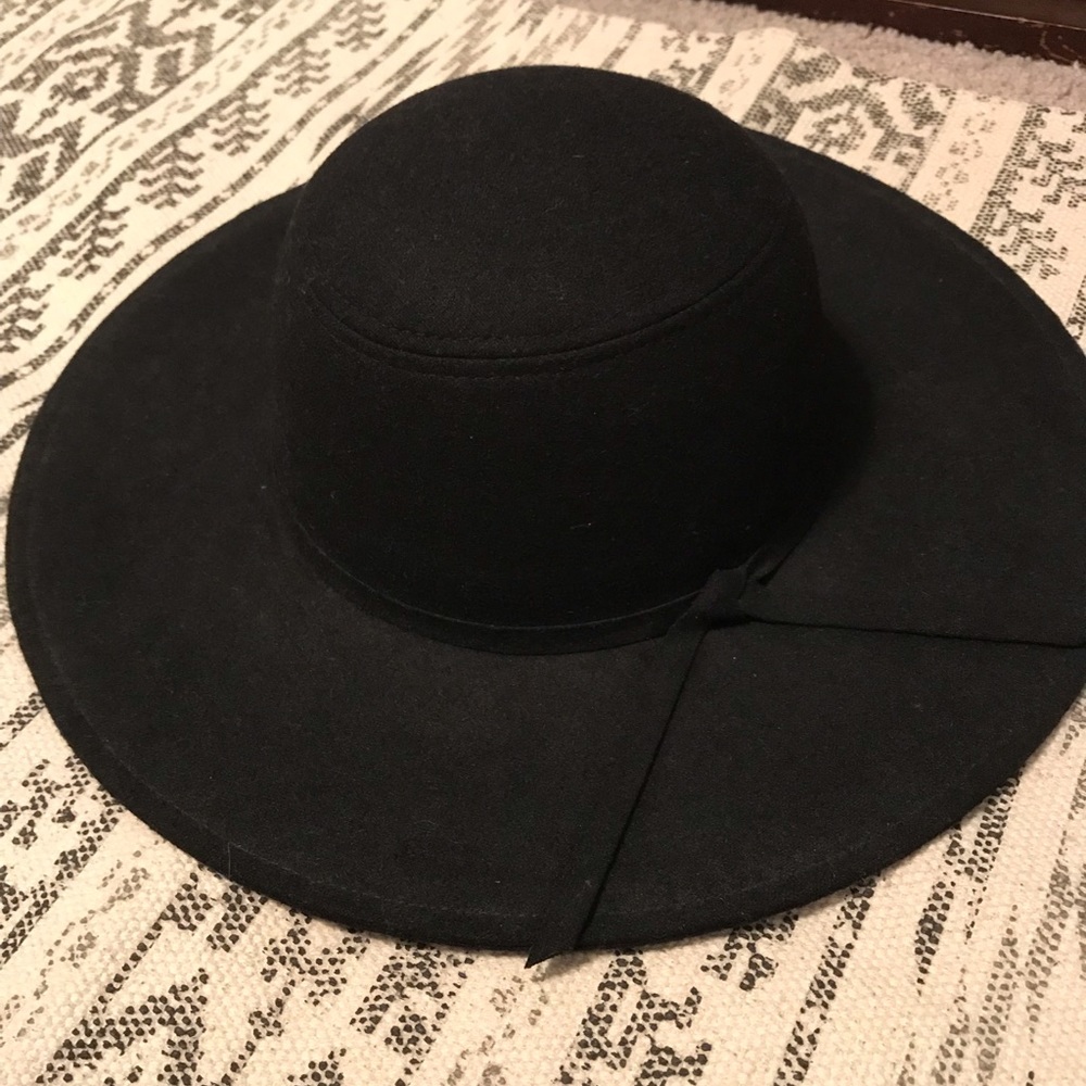 Ladies floppy hat!